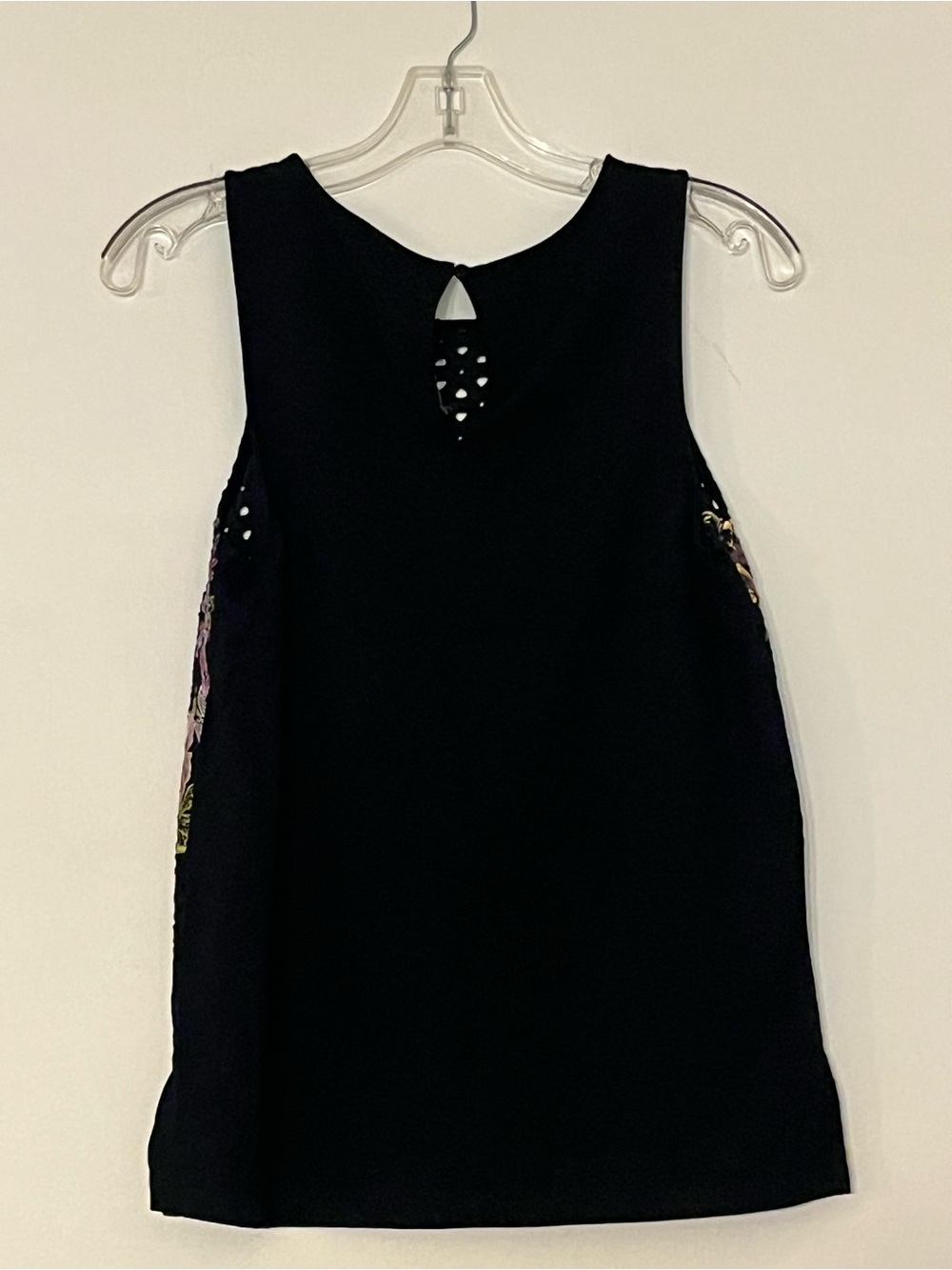 Anthropologie Meadow Rue Harriet Black Embroidered Floral Eyelet Tank - Picture 3 of 6